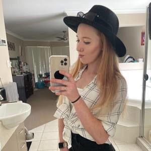 Meet your Posher, Karina